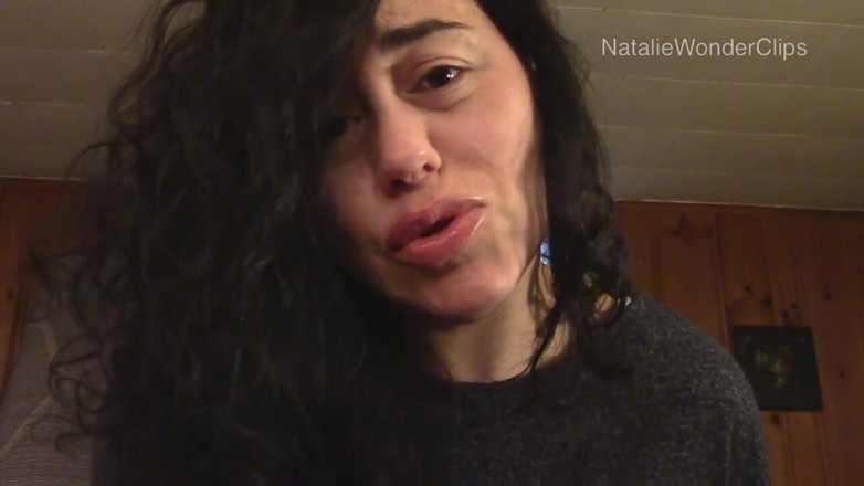Natalie Wonder: Üvey anne büyük oğlan yarağını sikiyor ve çok derine alıyor