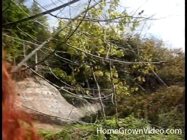 Homegrown BBW: 大きな美しい赤毛ジェニファーは屋外のディックを取ります