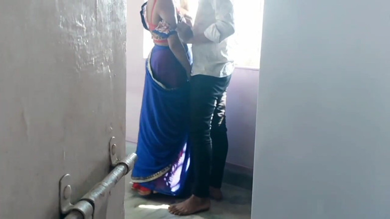 Fantacycutting: yuva chhaatr larke ne kolej maidam ki chudaee ki