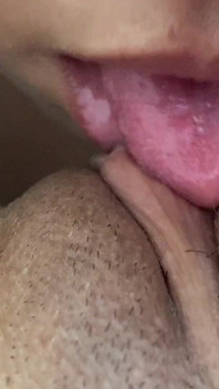POV Närbild Avsugning Av En Stor Kuk Upphetsad Klitoris