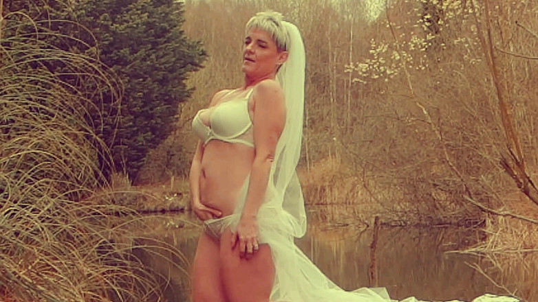 The adventures of Kylie Britain: Un bulto o dos