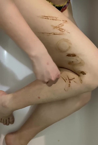Monnycka: Kaki panas coklat