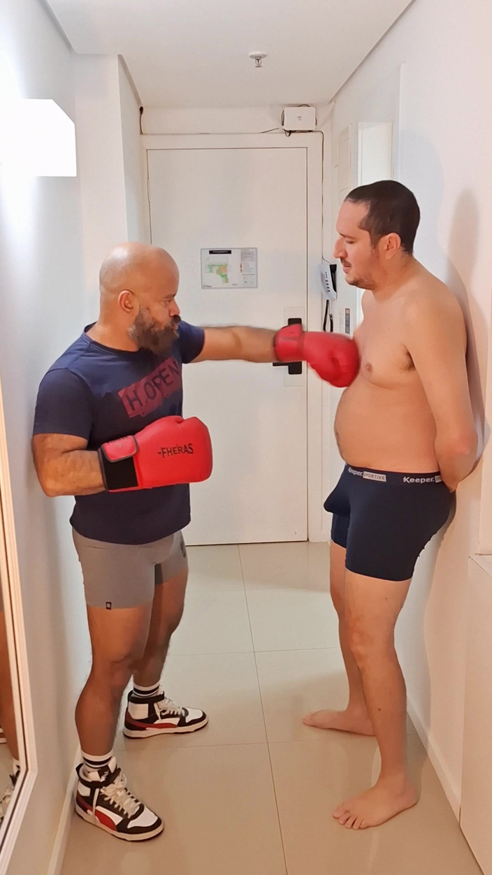 Punchbagplz: Naughtybearbr - Sfida a Colpi Di Corpo Pesante