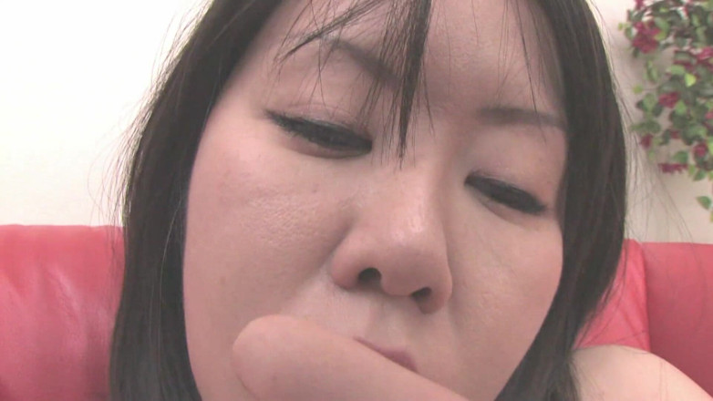 Solo Japanese: Atractiva milf japonesa gime mientras su coño es burlado con...