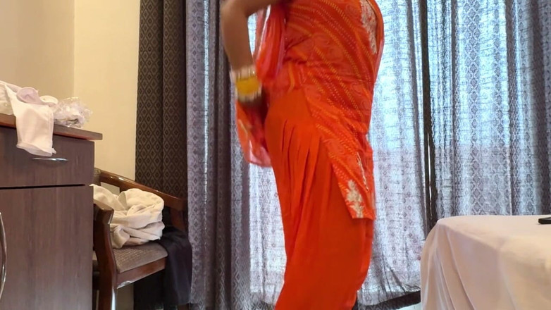desi_babe1234: 圆润和棕色的屁股哥用早餐服务她厚厚的阴户