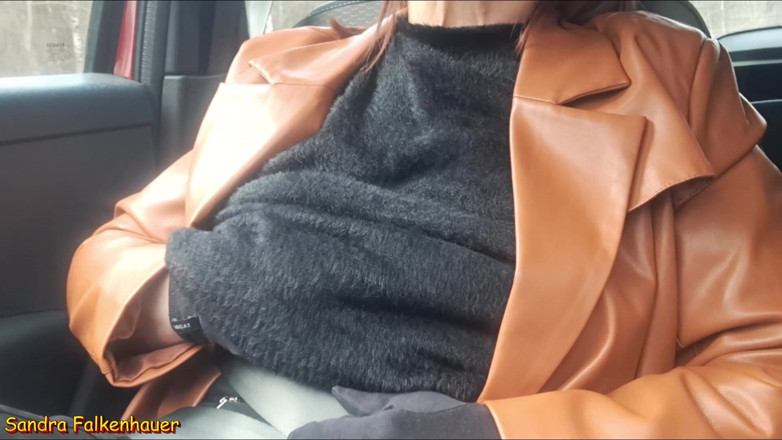 Sandra Falkenhauer: Hot By Car