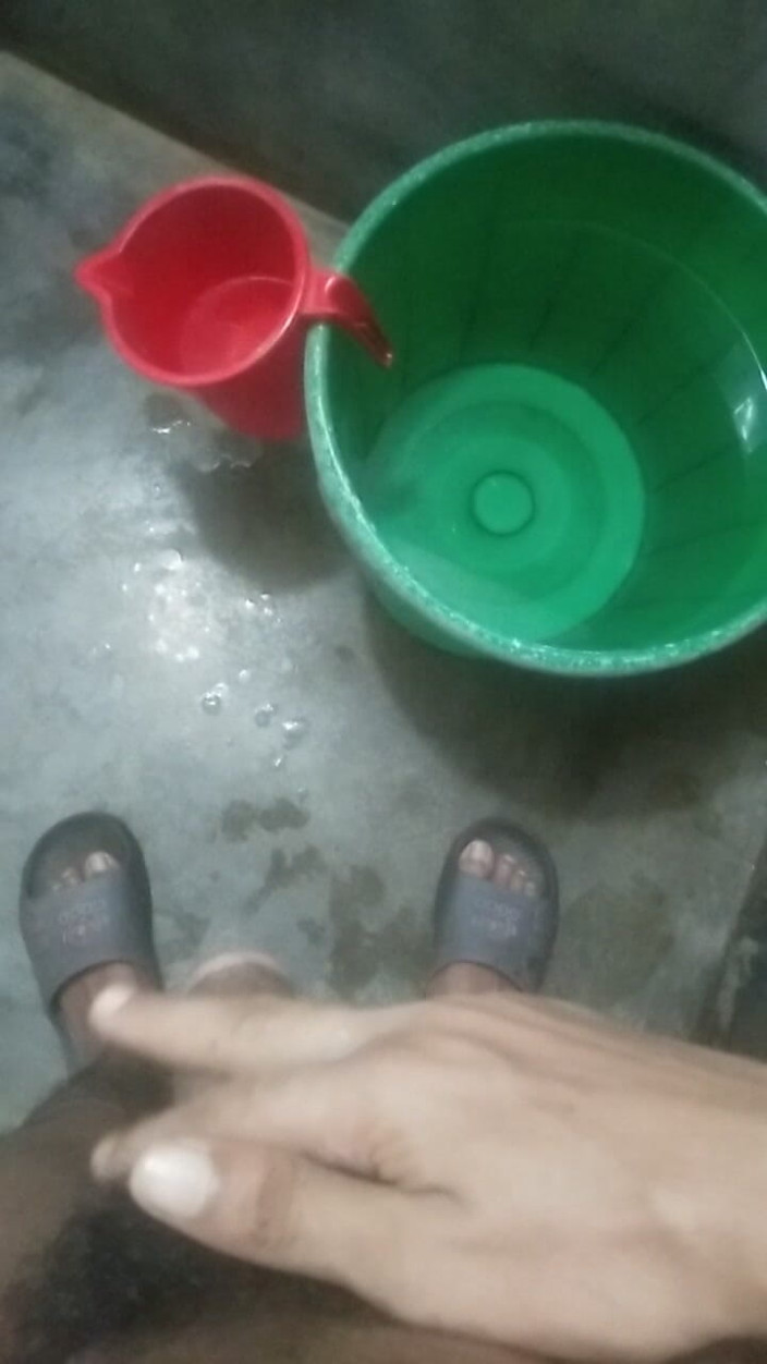 Viral_tiktokar: 나는 밤에 할 수 없었기 때문에 화장실에 갔다.