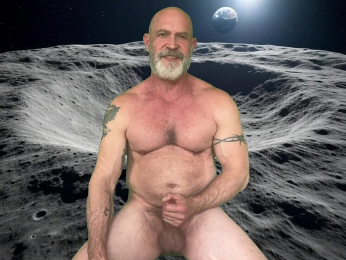 MrJamesYork: Aydaki Adam