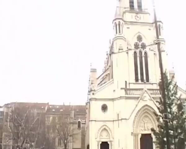 Monde Francais: Kulatý zadek francouzská děvka může potěšit dva chchpky najednou