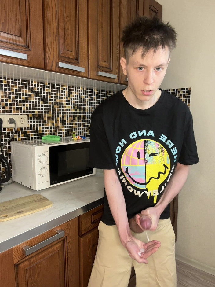 Morflot24: La zampillante piacere di sperma del giovane twink