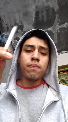 Mi masturbo davanti al pubblico alla porta della mia casa