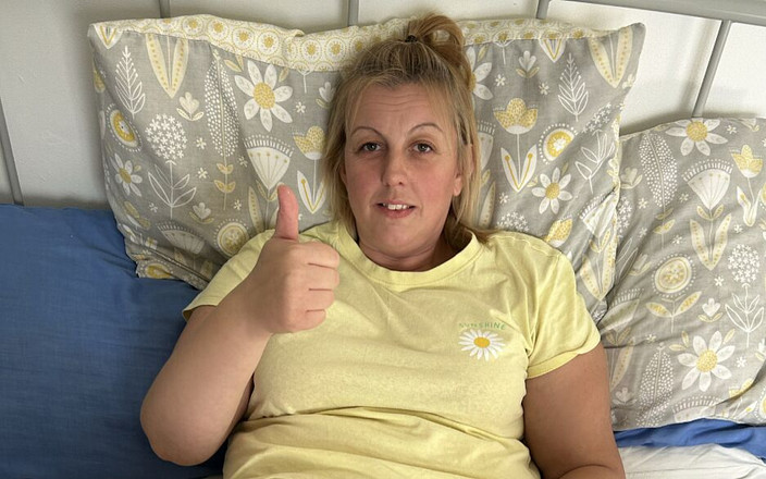 Mucky Bunny: Anna Cumover alias Muckey Bunny si hraje s vibrátorem