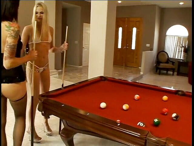 Threeway Entertainment: Troie che si scambiano la sborra scopate analmente