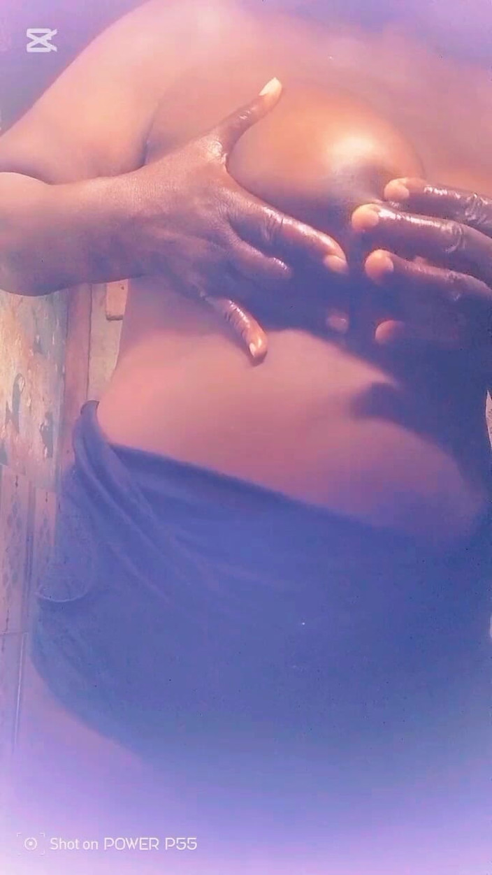 Londiq girls: Моя Мачуха Показує Мені Свої Цицьки, Поки Я Дивлюся