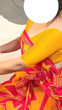 Indian Desi Bhabhi Fucking Delivery Boy in Doggy Style Wearing Saree While Her Husband Is Out of Town