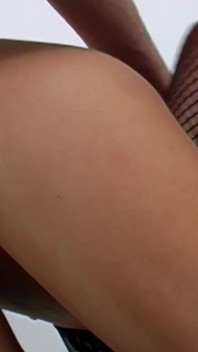 Gagica porno blondă sexy Delta White fumează sexy înainte de a-și lua bilele de armăsar cu pulă mare adânc în pizda ei umedă