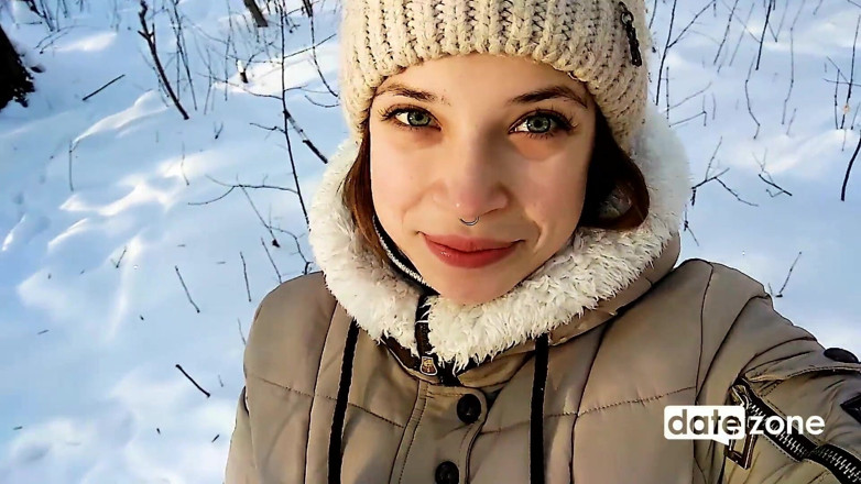 Datezone: Amateur Outdoor Last Winter Blowjob