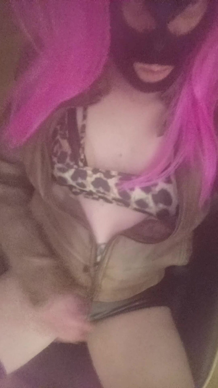 JujuTV: 娘娘腔变性人 CD 人妖展示她饥渴的啪