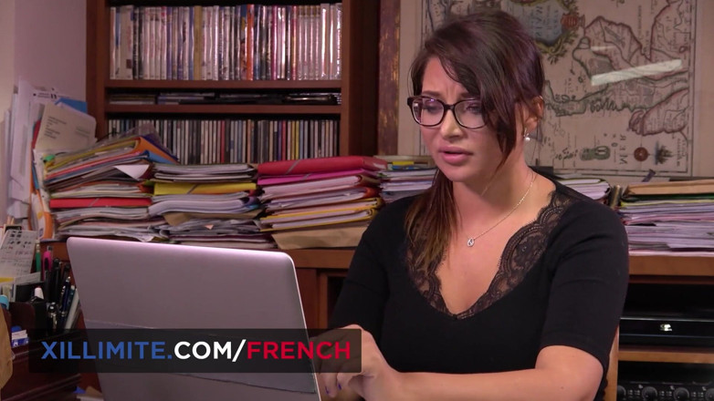 French girls at work: Două brunete franceze sexy pentru un tip norocos