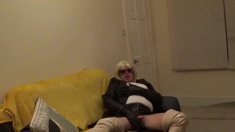 Leather Kirsten: Hraní v kůži