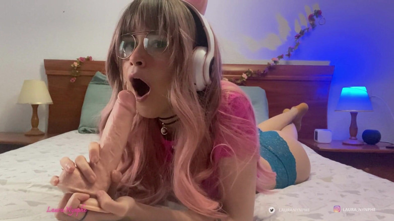 Laura Nynphe: Awek Kawaii memberikan blowjob gluttonous untuk kamera – zakar besar saya -...