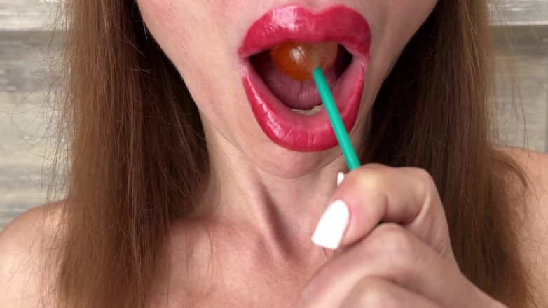 Mistress Mary: Você é louco por meus lábios escarlates, não é você