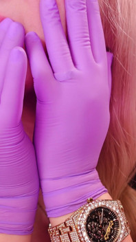 Asmr: guantes de enfermera moradas y reloj brillante dorado. Arya Grander
