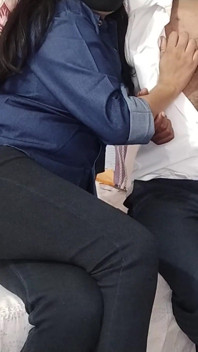 Bos wanita panas menggoda pekerja baru untuk kepuasan pepek xxxnya di hotel, seks audio hindi desi