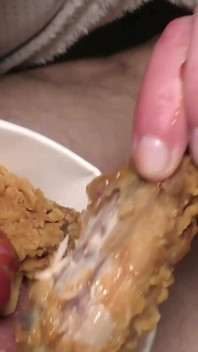 Essen-fetisch-blowjob in Huhn und Friesen und iss das mit Geschmack