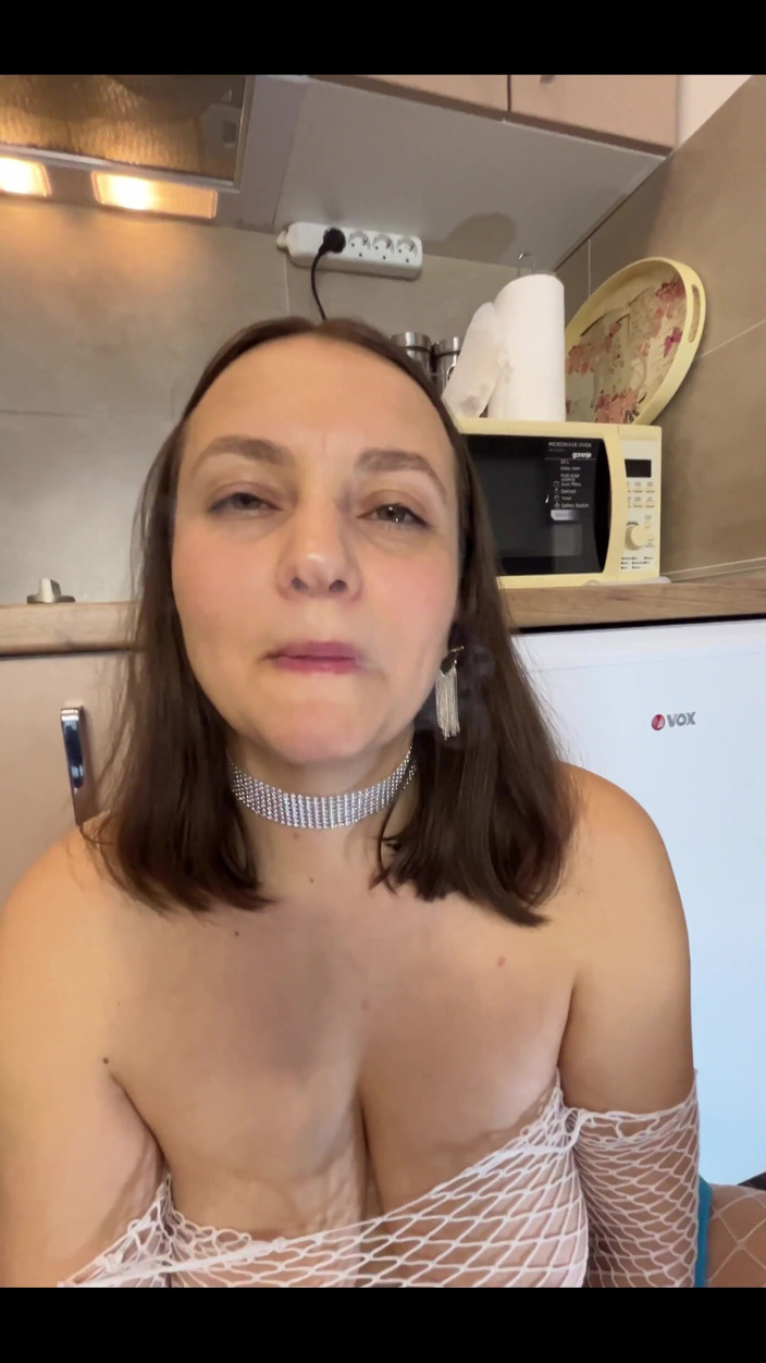 Crypto Mommy: La matrigna si è fatta riempire il culo