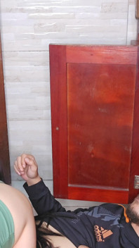 Dona de casa solitária chama o encanador e acaba recebendo muito mais do que um reparo!
