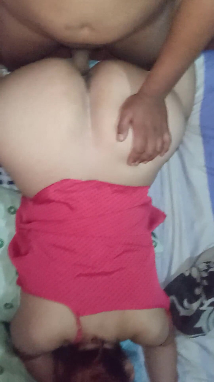 Eatrella j: Děvka ošukaná na všech čtyřech zvlhne z tolika šukání