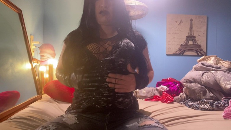 Natasha Sparklez: La trans emo gotica fa piscio e viene sul viso
