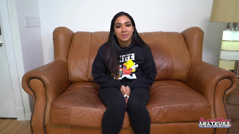 Brand New Amateurs: Parte 1 de 2 hermosa grandota se desnuda para una audición porno...