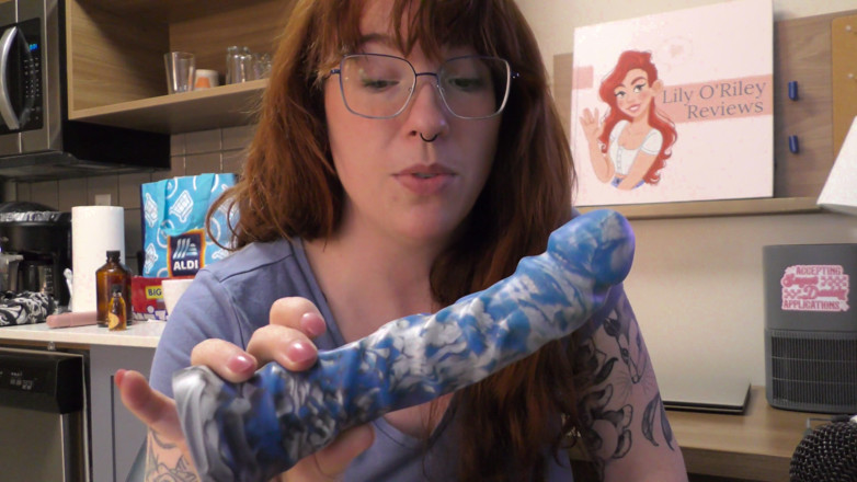 Lily O'Riley: NSFW review van de dildo van nachtkoning door Uberrime