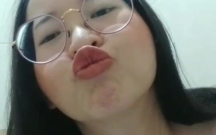 Thana 2023: Asiática linda chica en la ducha