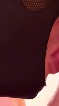 Düz Adam Gloryhole'da Penisimi Üfledi