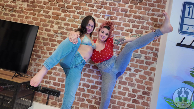 All You Can Fetish: Rebeca Addams und Ana Spears pinkeln auf jeans zeigen