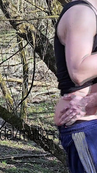 Incontro nella foresta passione selvaggia all'aperto