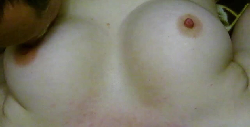 Pussy For Sperm: Marido lame las grandes tetas naturales y pezones de su...
