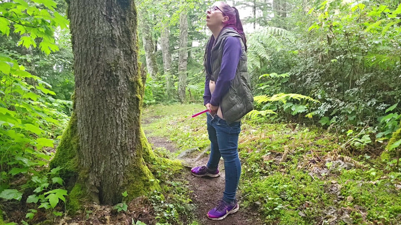 Nerdy_faery: Träd piss med kvinnlig urinering enhet