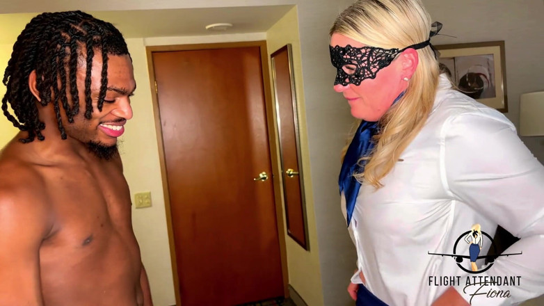 Flight Attendant Fiona: टेस्ट ड्राइविंग नया बड़ा काला