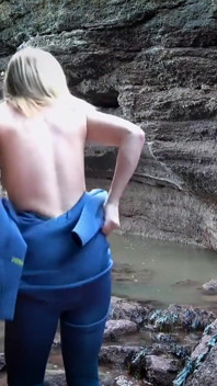 Wetsuit JOI & Cọ xát cao su bên bờ biển