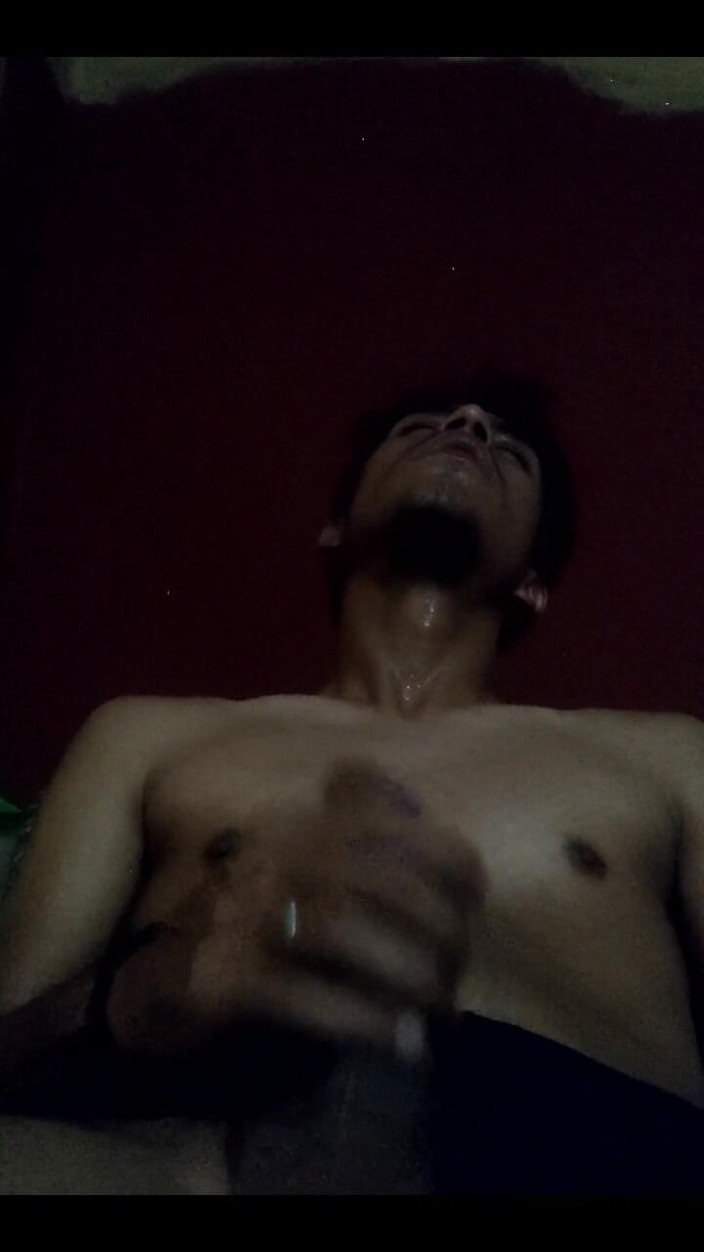 AlexAlejandro13: Un grande cazzo che espelle lo sperma di un super...