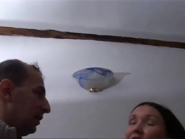 Galaxy Orgy: Fată tânără și drăguță își vinde corpul