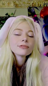 Bunny Tarian dan blowjob
