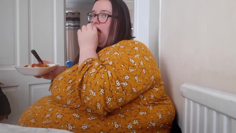 SSBBWLadyBrads: BBW SSBBW stuffing belly fish and chips