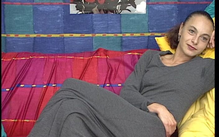YOUR FIRST PORN: Maria मैं असली लंड पसंद करती हूं - maria