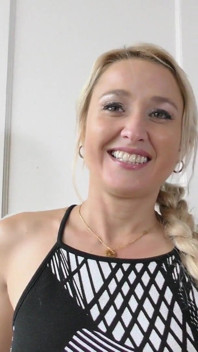 Ama de casa flaca solitaria preñada