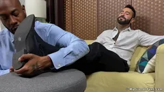 Rikk'in ayakları emiyor ve sikiliyor